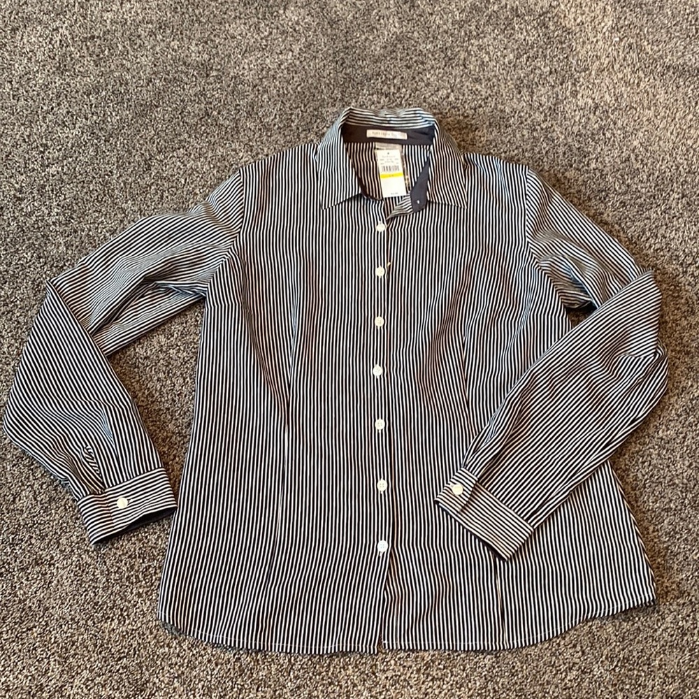 NWT VanHeusen size L Button Down Shirt